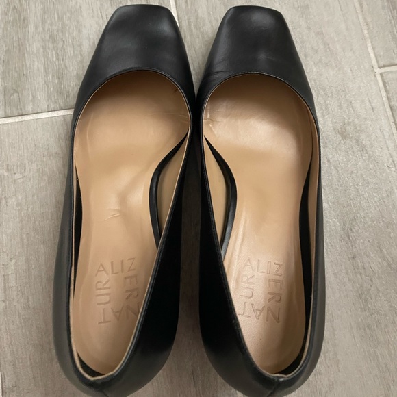 Karina square toe pump. Naturalizer shoes.  Slightly used.  Size 7.5 Wide - Picture 3 of 5